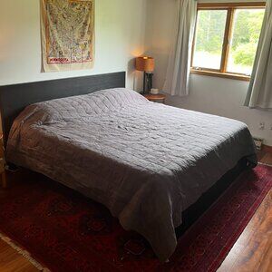 pact organic cotton quilt in charcoal gray size king like new